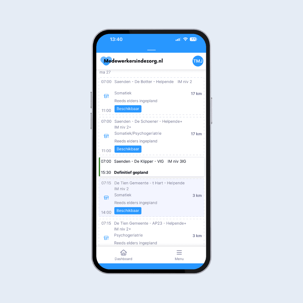 Mobiele telefoon met de app van Medewerkersindezorg.nl erop