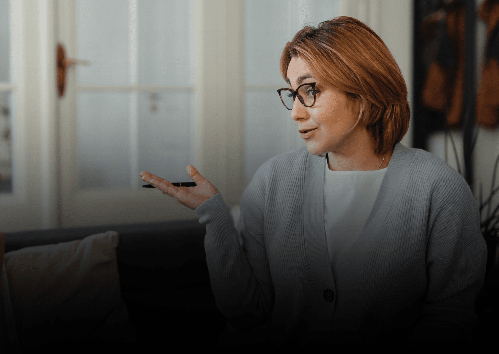 Begeleider in de zorg in gesprek met patiënt